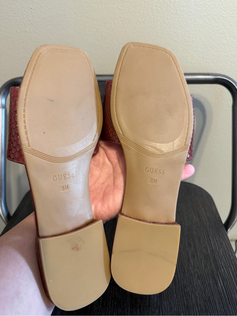 Guess Burgundy Red Croc Embossed Logo Slide Sandals Size 8 - Picture 9 of 11